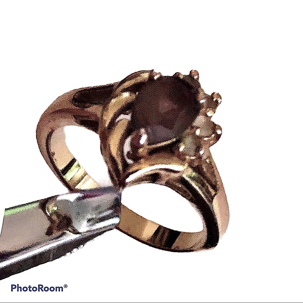 Beautiful Goldtone ring Quality costume